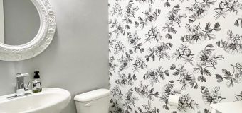 What Style Self Adhesive Wallpaper Should You Use in Your Bathroom?